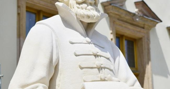 Montaż figur posłów moskiewskich i szwedzkich 