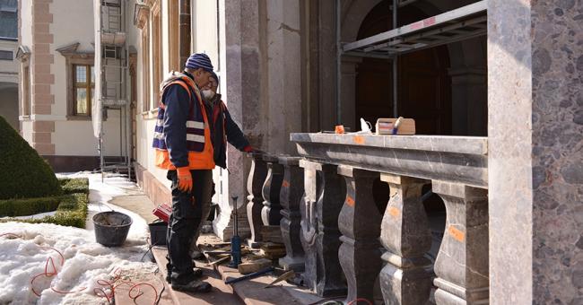 Demontaż marmurowych balustrad 