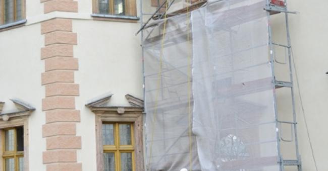 Montaż modeli figur posłów moskiewskich i szwedzkich 