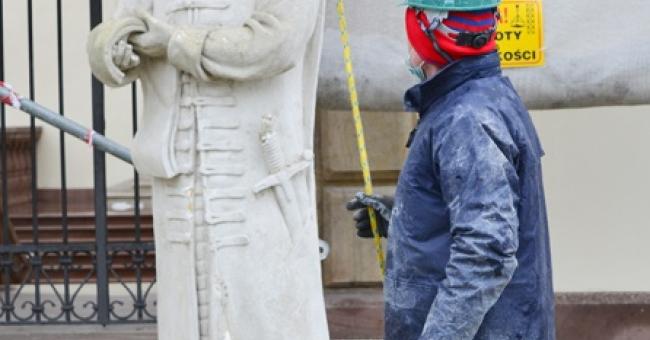 Montaż modeli figur posłów moskiewskich i szwedzkich 