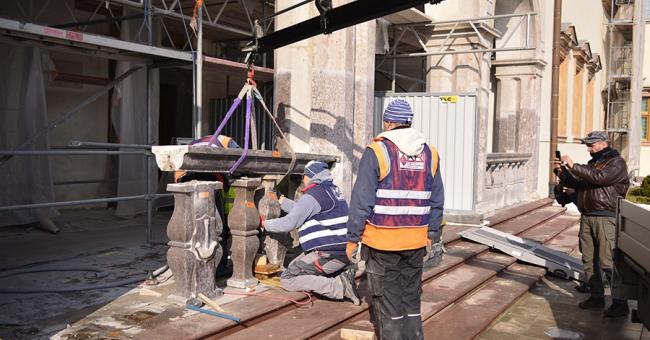 Demontaż marmurowych balustrad 