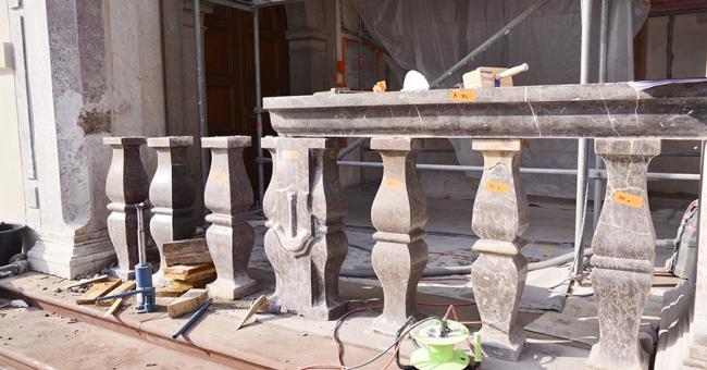 Demontaż marmurowych balustrad 